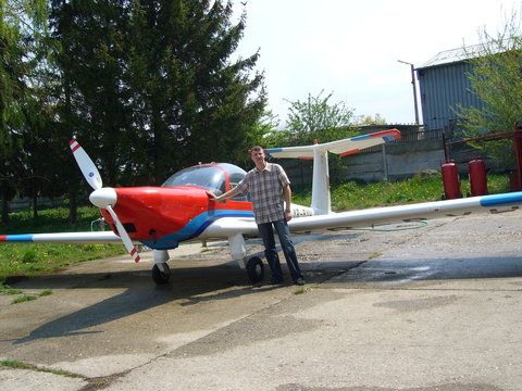 si avionul l-am vopsit in ros-albastru :D