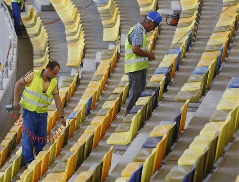 scaune distruse de JAVRE pe national arena.jpg