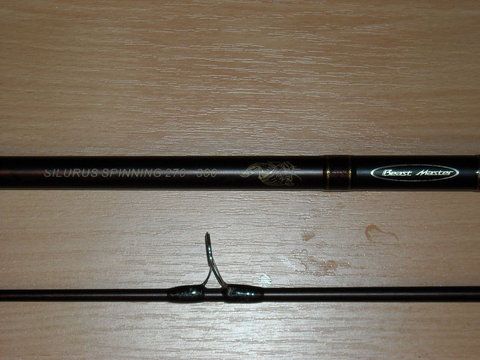 DSCN0580.jpg (195.99 KiB) Vizualizat de 2536 ori LANSETA: SHIMANO BEASTMASTER AX MULTI SILURUS 270/300 BMAXSILS2730, Actiune 200gr, Lungime 270/ 300CM, Lungime la transport 153cm Nr tronsoane 3 , Material CARBON XT60+BIOFIBRE, GREUTATE 340 GR, Inele sic, Nr inele 8, Manier buretat 400 ron