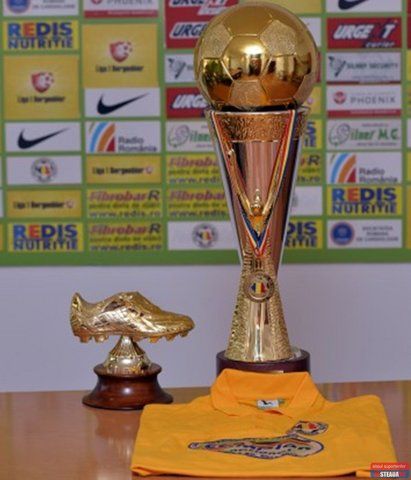 1150351505_569228-trofeu-liga1-tricou-campioni-trofeu-golgeter-liga1-2013s.jpg