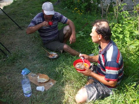 deci : ciorbita de peste cu doi Dani